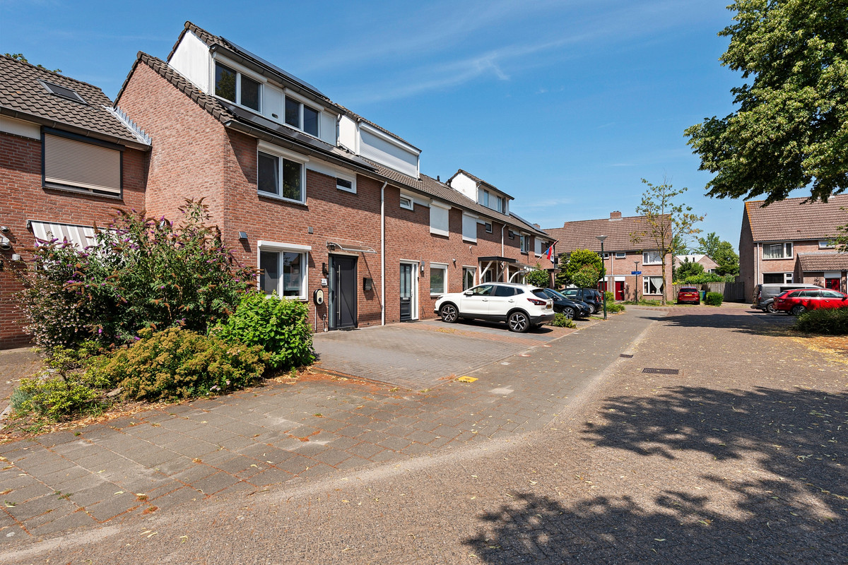 Tussenwoning te koop: Händelstraat 10, Schijndel