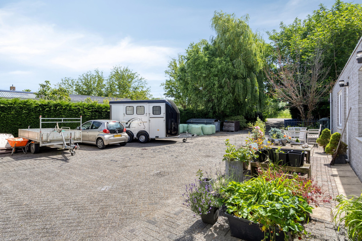 Vrijstaande woning te koop: Huizersdijk 16, Zevenbergen