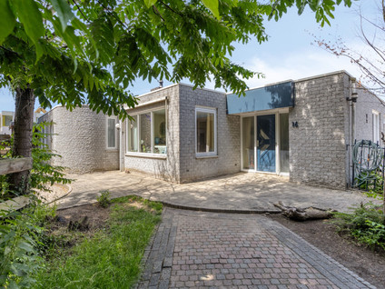 Huizersdijk 16