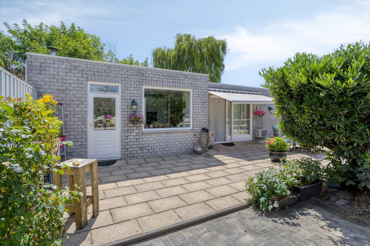 Vrijstaande woning te koop: Huizersdijk 16, Zevenbergen