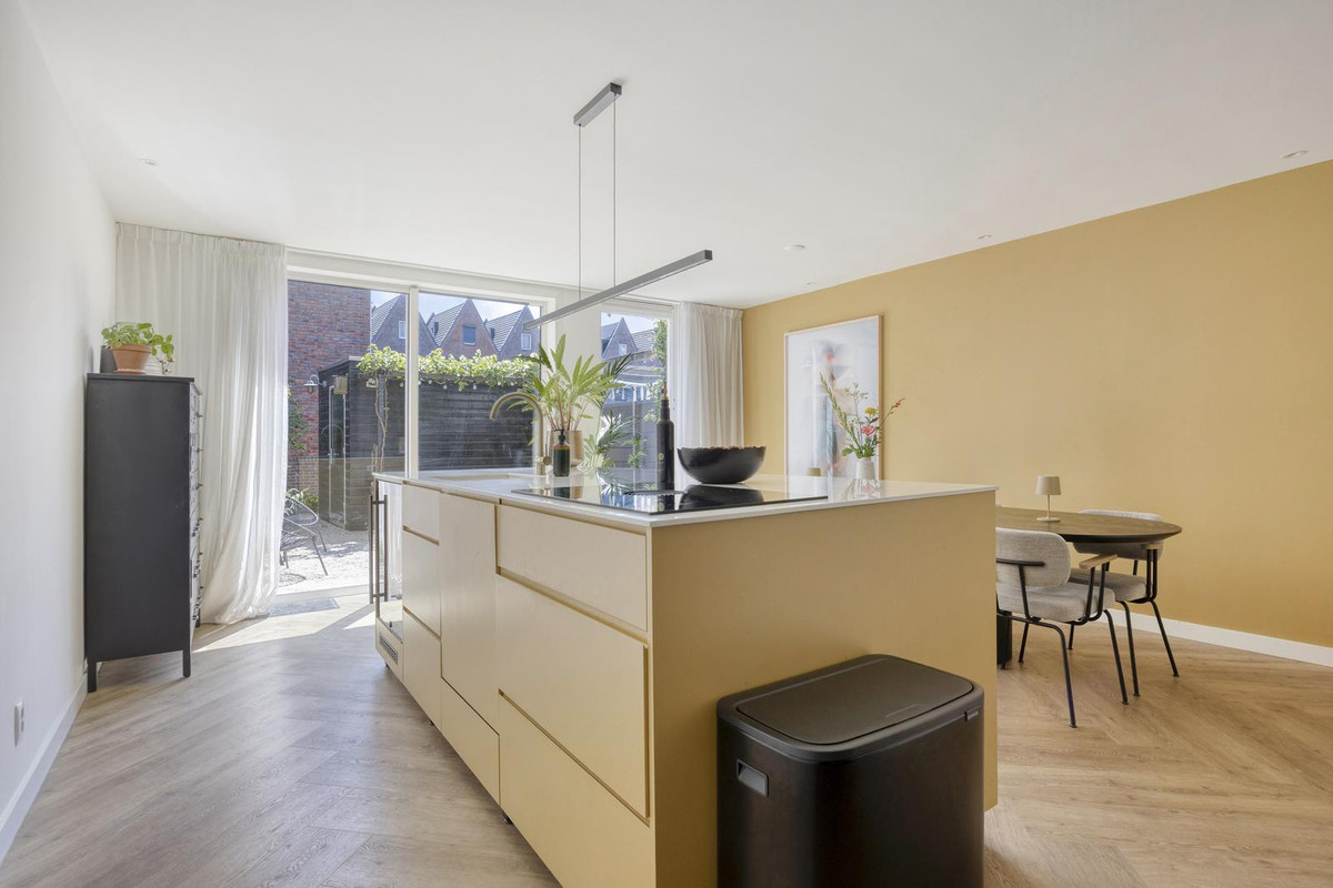 Tussenwoning te koop: Ouverturelaan 96, Krimpen Aan Den Ijssel