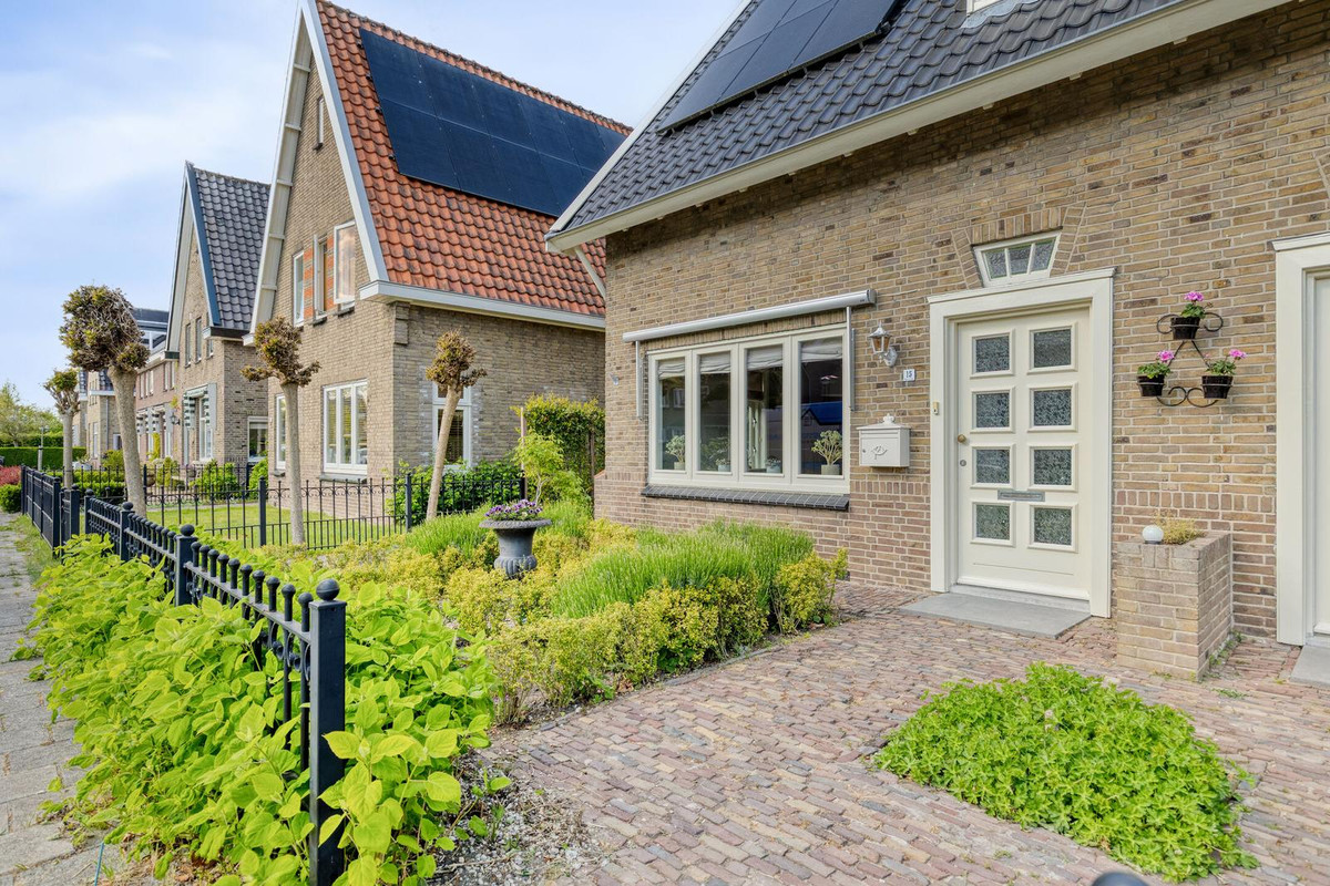 Twee-onder-één-kap te koop: Sportlaan 15, Heerhugowaard