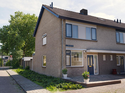 Van de Zwaluwestraat 1