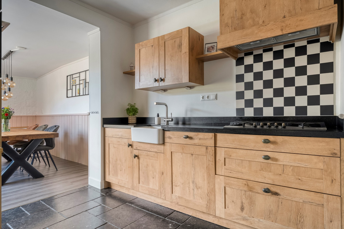 Hoekwoning te koop: Burg.Van Höevellstraat 12, Nieuwleusen