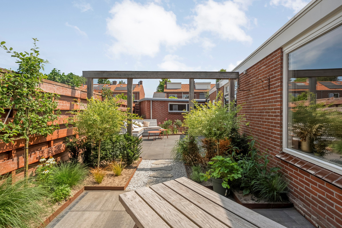 Hoekwoning te koop: Burg.Van Höevellstraat 12, Nieuwleusen