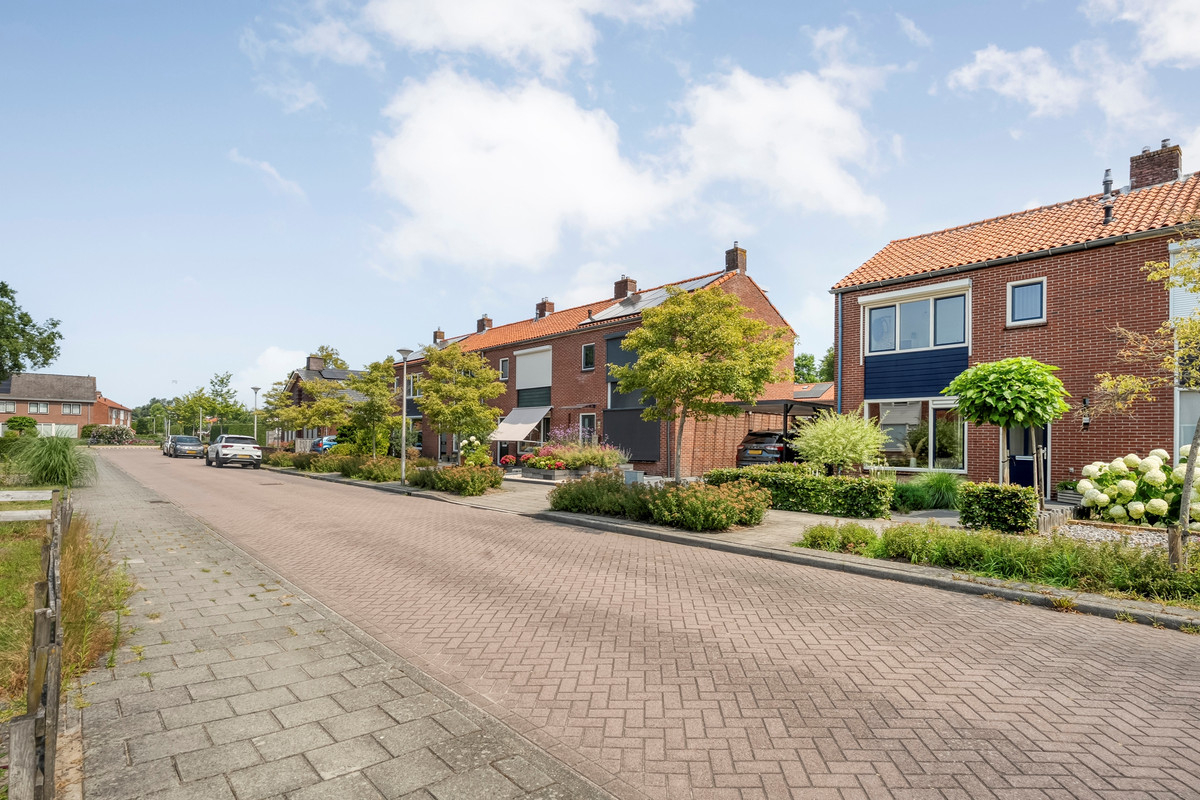 Hoekwoning te koop: Burg.Van Höevellstraat 12, Nieuwleusen