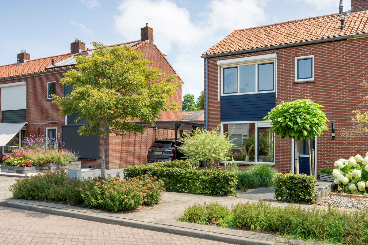 Hoekwoning te koop: Burg.Van Höevellstraat 12, Nieuwleusen