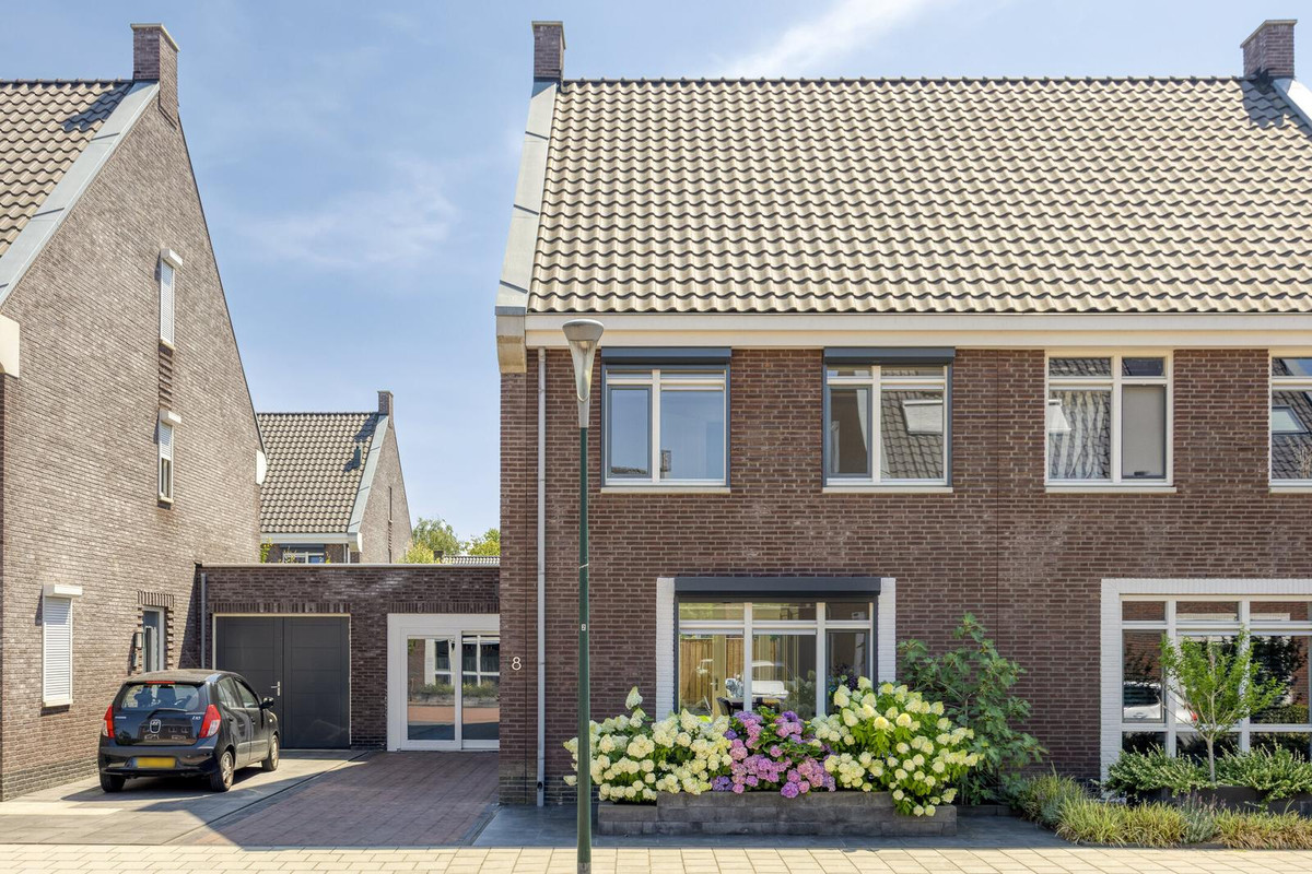 Tussenwoning te koop: Vrouwkespad 8, Geffen