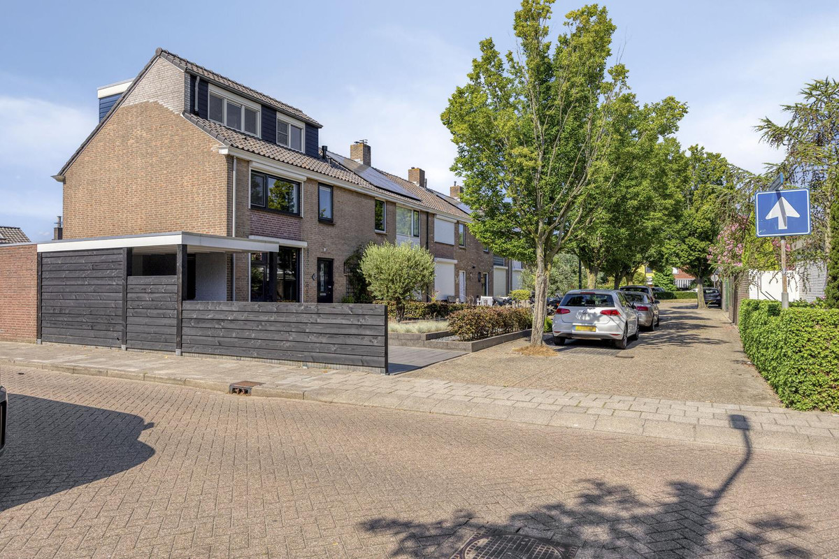 Hoekwoning te koop: Prinses Christinastraat 1, Tholen