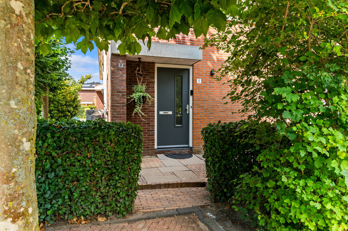 Hoekwoning te koop: Korenmaat 1, Schipluiden
