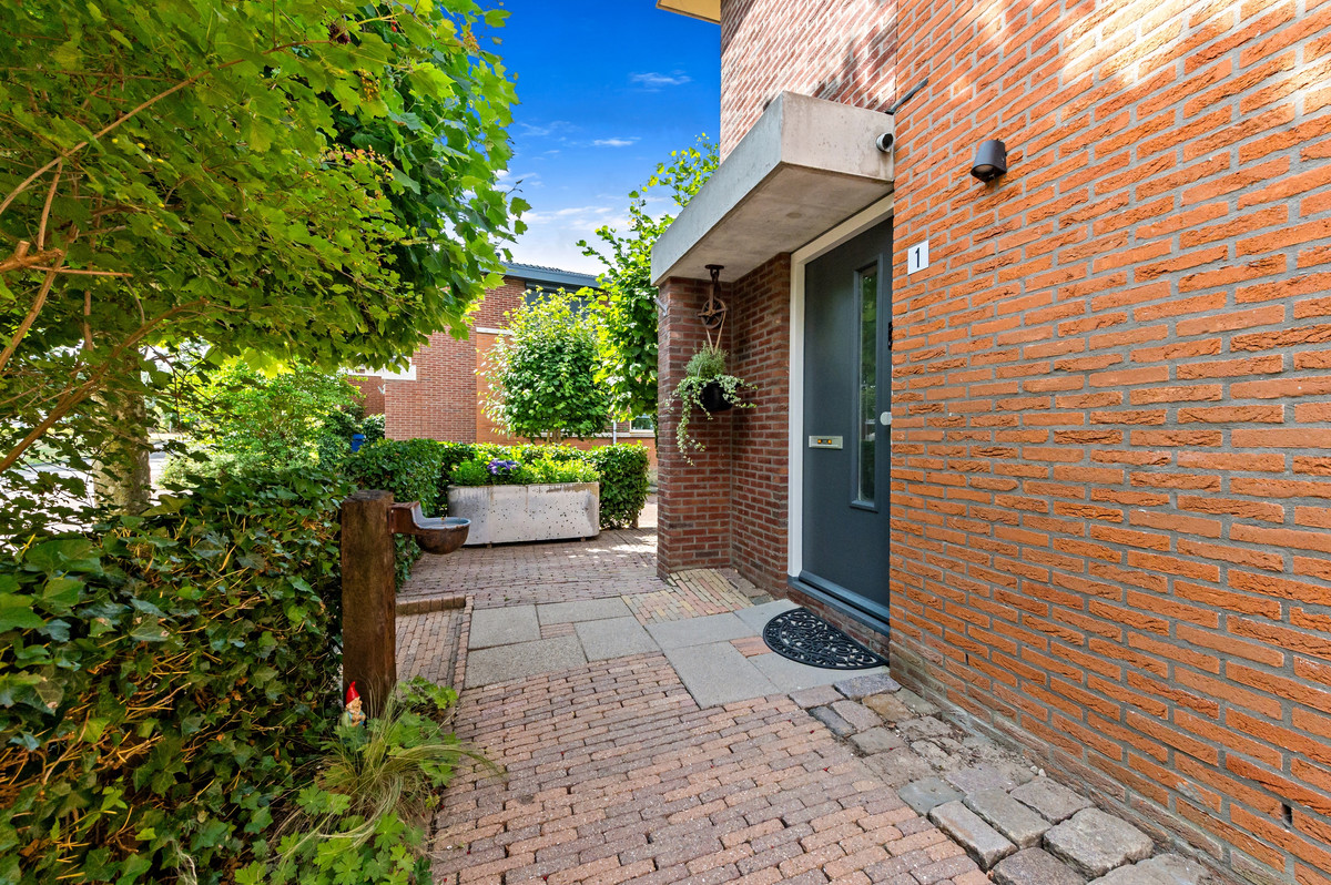 Hoekwoning te koop: Korenmaat 1, Schipluiden