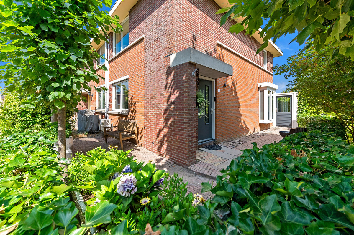 Hoekwoning te koop: Korenmaat 1, Schipluiden