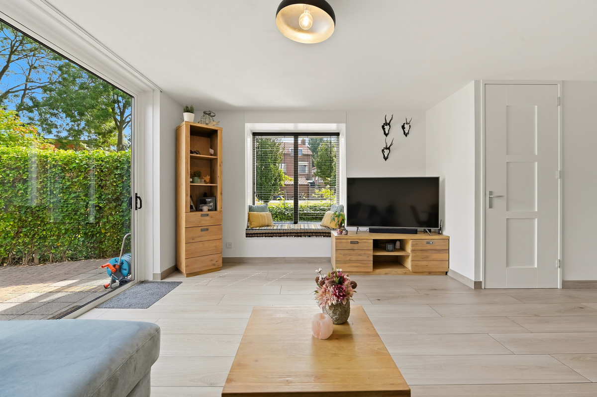 Hoekwoning te koop: Korenmaat 1, Schipluiden