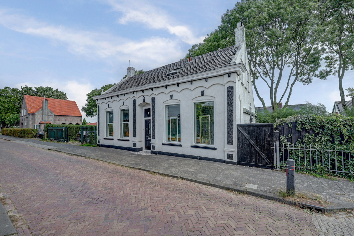 Vrijstaande woning te koop: Molenstraat 45, Strijen