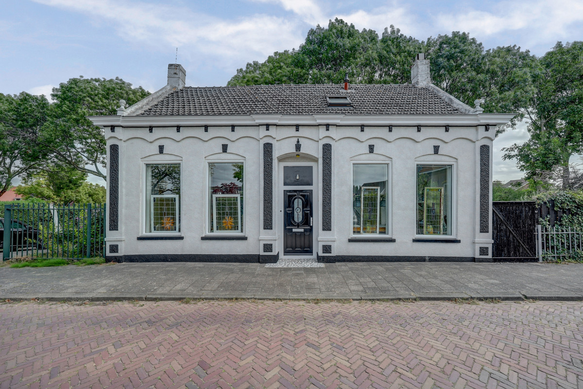 Vrijstaande woning te koop: Molenstraat 45, Strijen