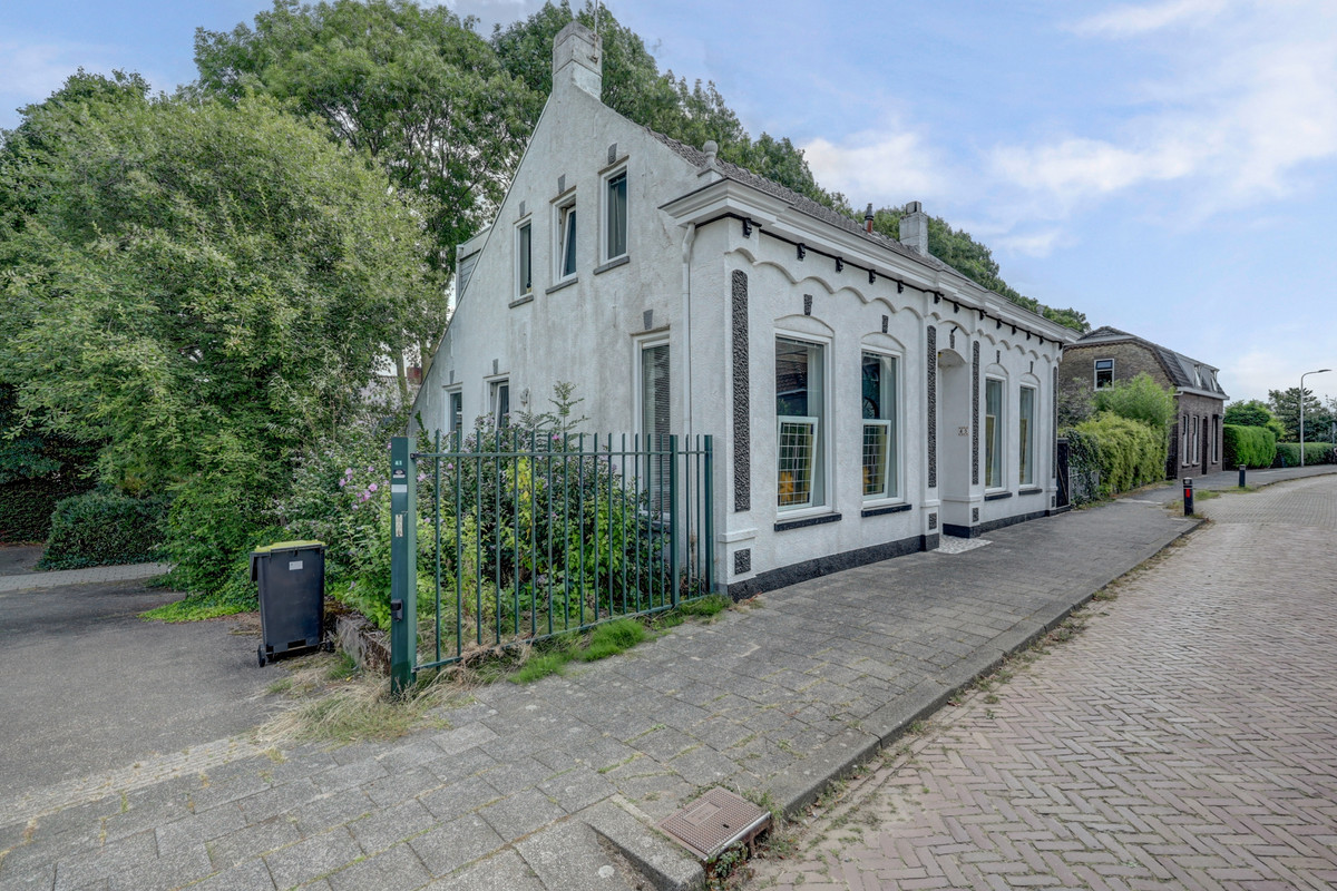 Vrijstaande woning te koop: Molenstraat 45, Strijen