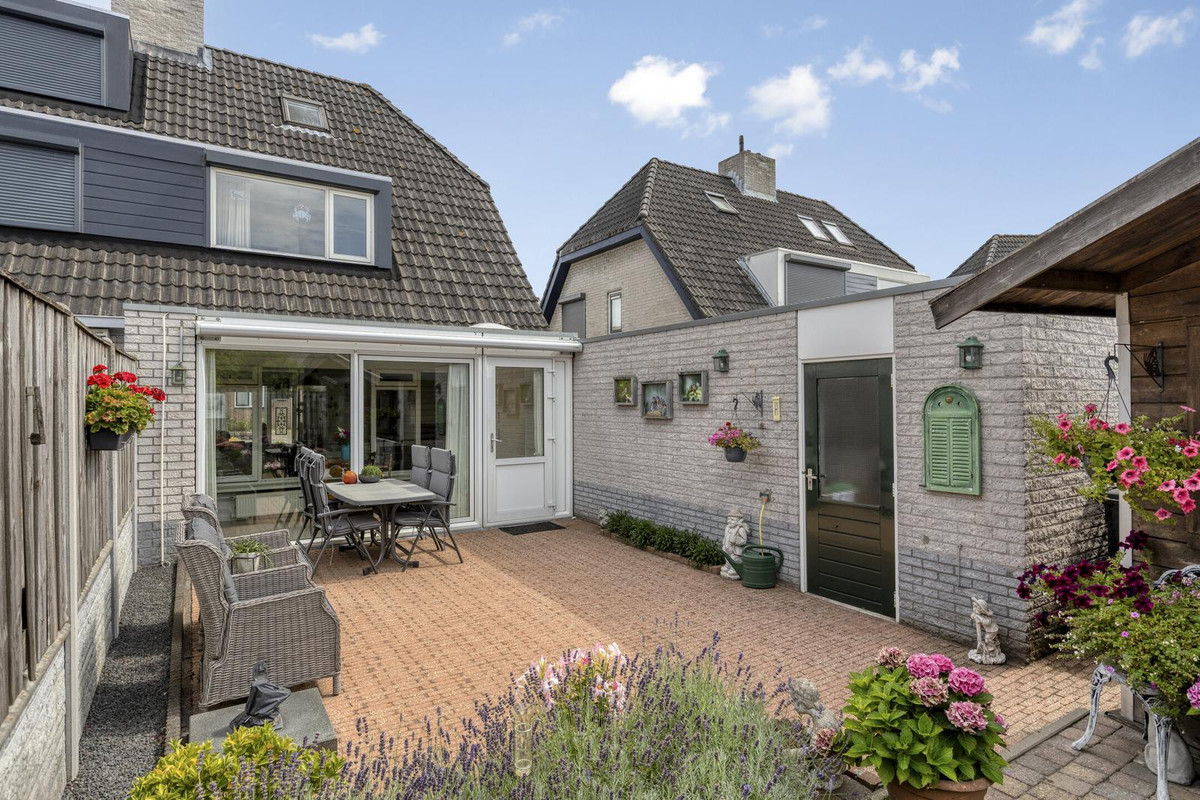 Tussenwoning te koop: Hoefijzer 6, Bergen Op Zoom