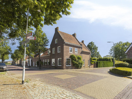 Dorpsstraat 13