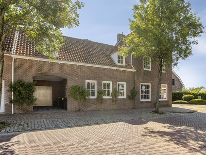 Dorpsstraat 13