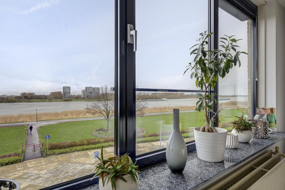 Appartement te koop: Maasboulevard 44B, Spijkenisse