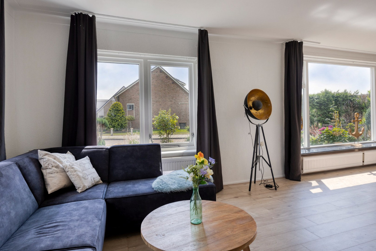 Vrijstaande woning te koop: Prins Bernhardlaan 18, Enter