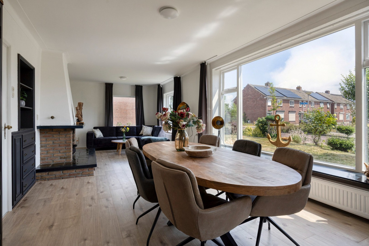 Vrijstaande woning te koop: Prins Bernhardlaan 18, Enter