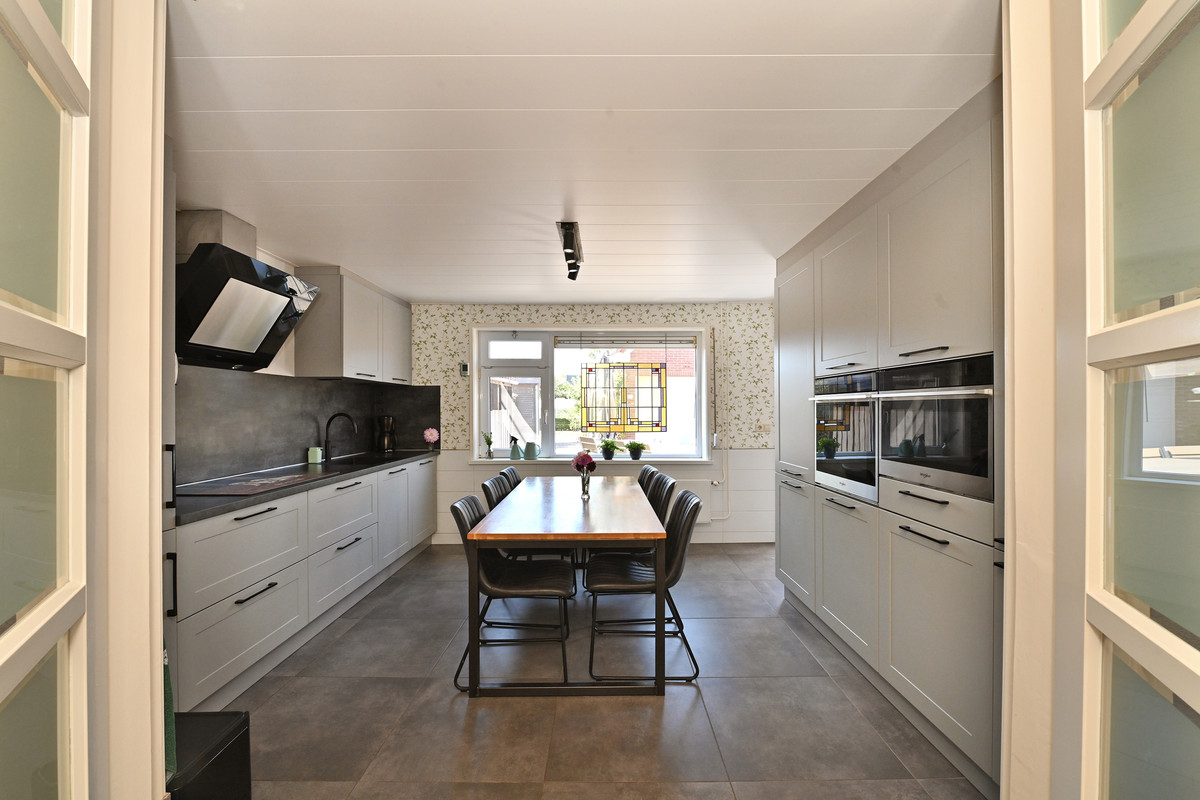 Hoekwoning te koop: Molenstraat 10, Oud-Vossemeer