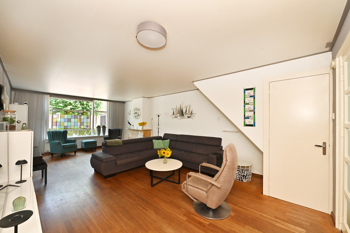 Hoekwoning te koop: Molenstraat 10, Oud-Vossemeer