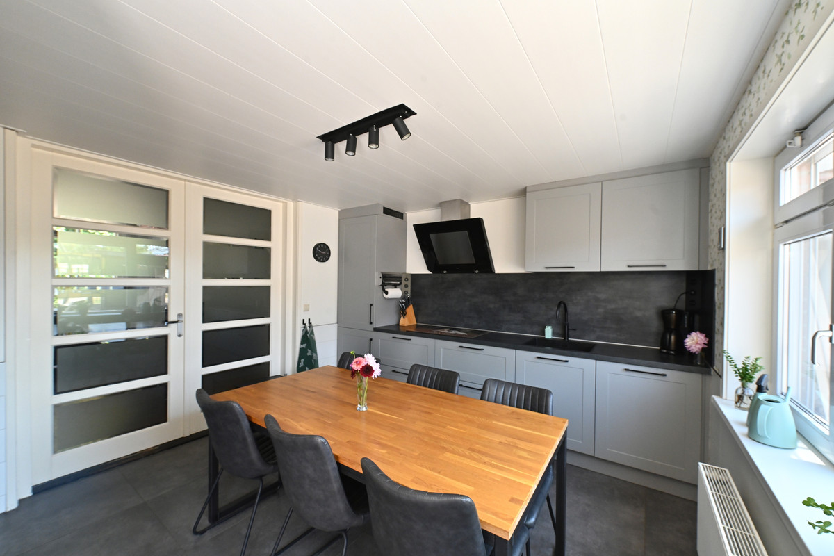 Hoekwoning te koop: Molenstraat 10, Oud-Vossemeer