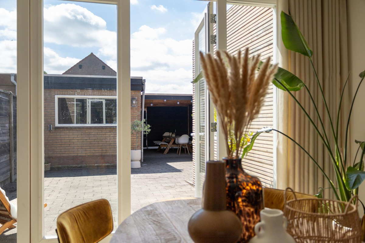 Tussenwoning te koop: Castiliëstraat 6, Philippine