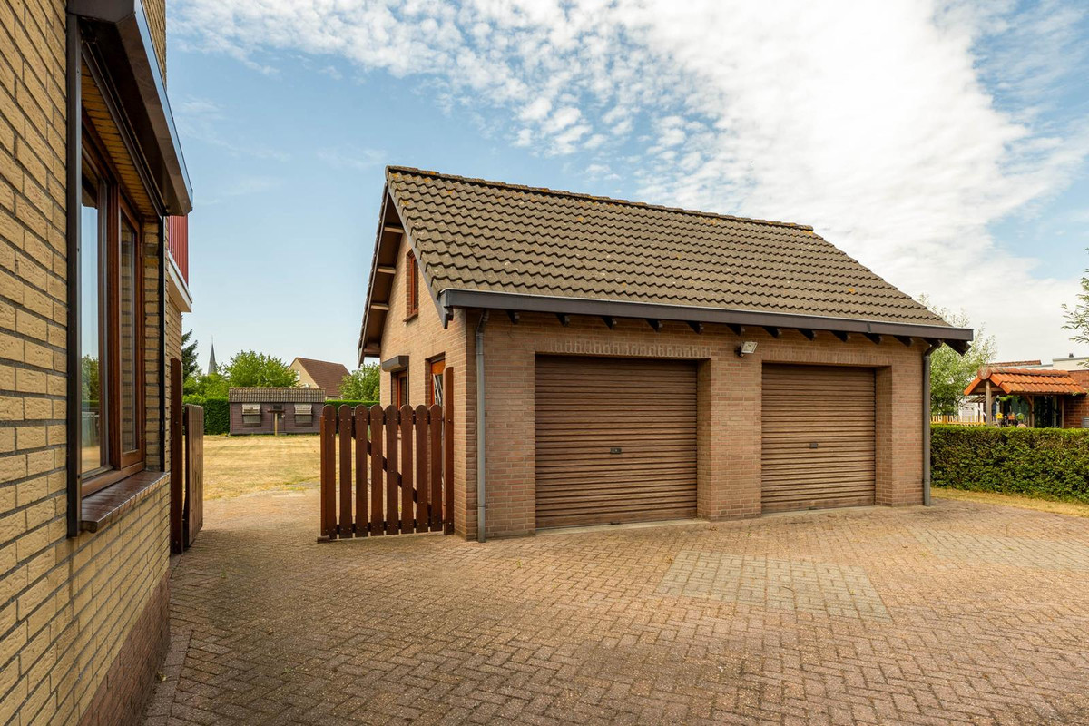 Twee-onder-één-kap te koop: Pr Hendrikstraat 43, Hoogerheide