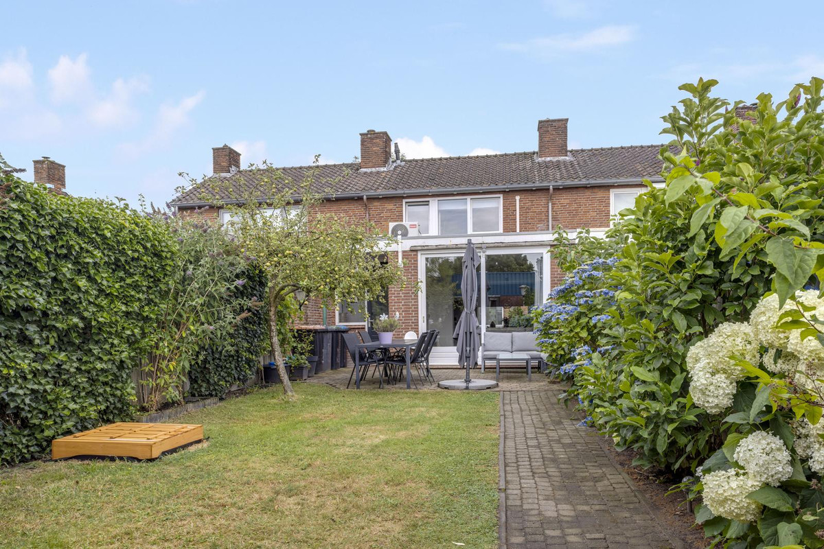 Tussenwoning te koop: Roombeekstraat 55, Enschede
