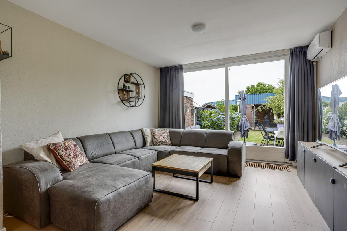 Tussenwoning te koop: Roombeekstraat 55, Enschede