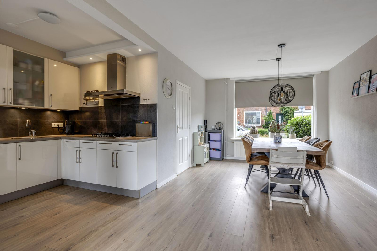 Tussenwoning te koop: Roombeekstraat 55, Enschede