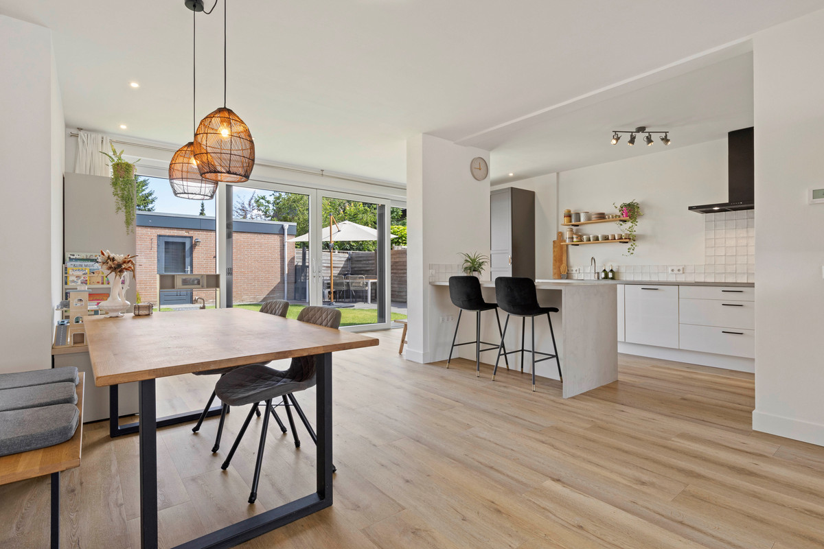 Twee-onder-één-kap te koop: Van Hushovenstraat 3, Venlo