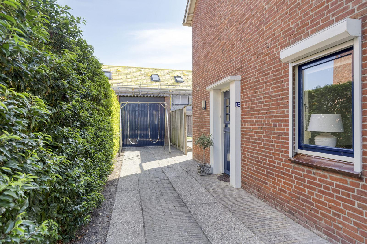 Twee-onder-één-kap te koop: Koningin Wilhelminastraat 18, Tholen