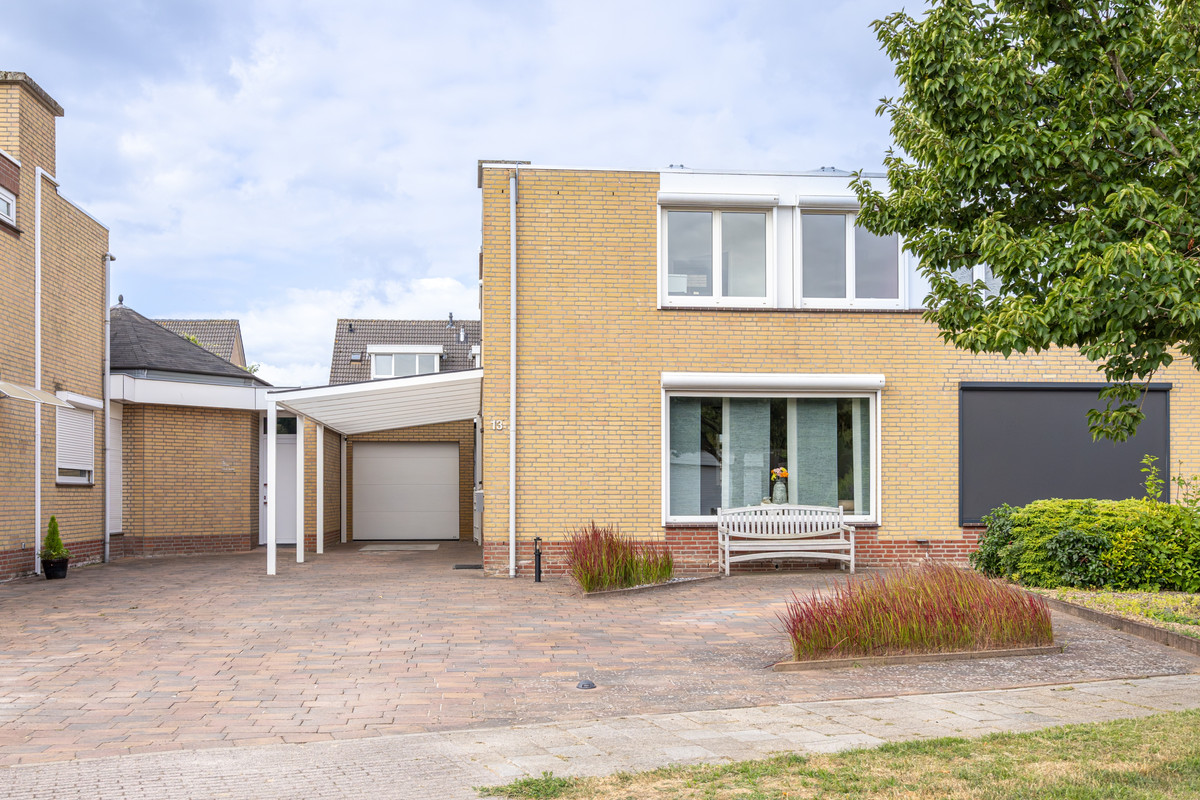 Twee-onder-één-kap te koop: Constantijn Hugostraat 13, Spaubeek