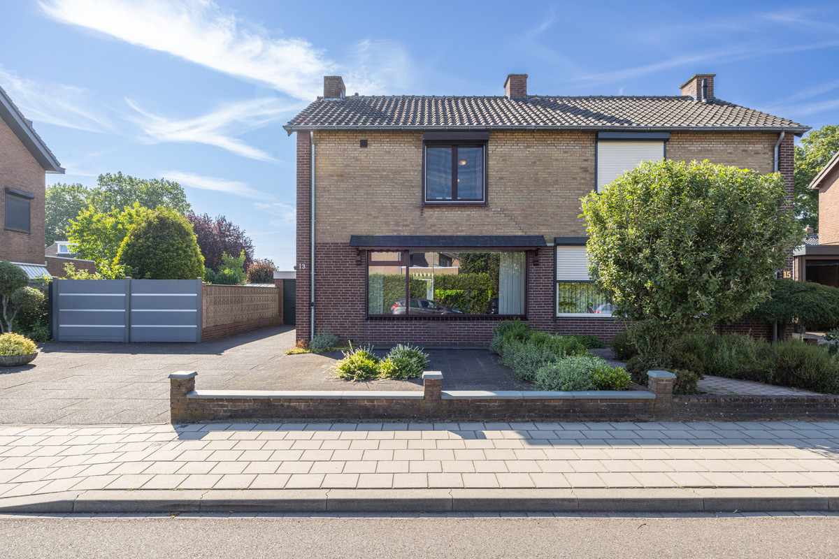 Twee-onder-één-kap te koop: Rooseveltstraat 13, Brunssum
