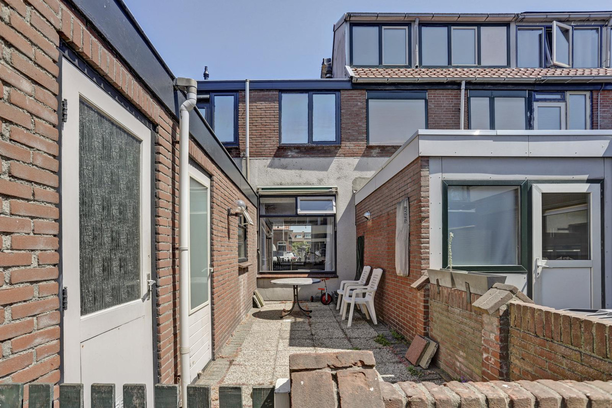 Tussenwoning te koop: Emmastraat 26, De Lier