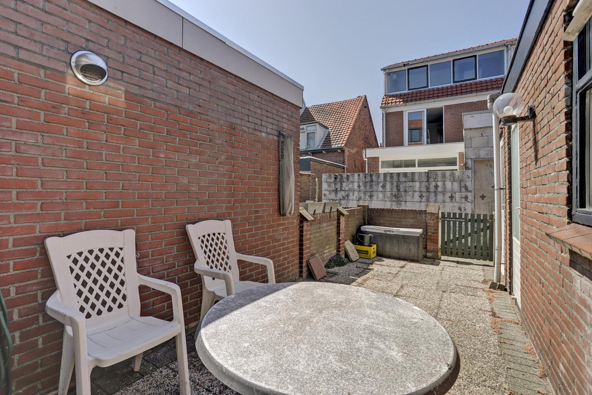 Tussenwoning te koop: Emmastraat 26, De Lier