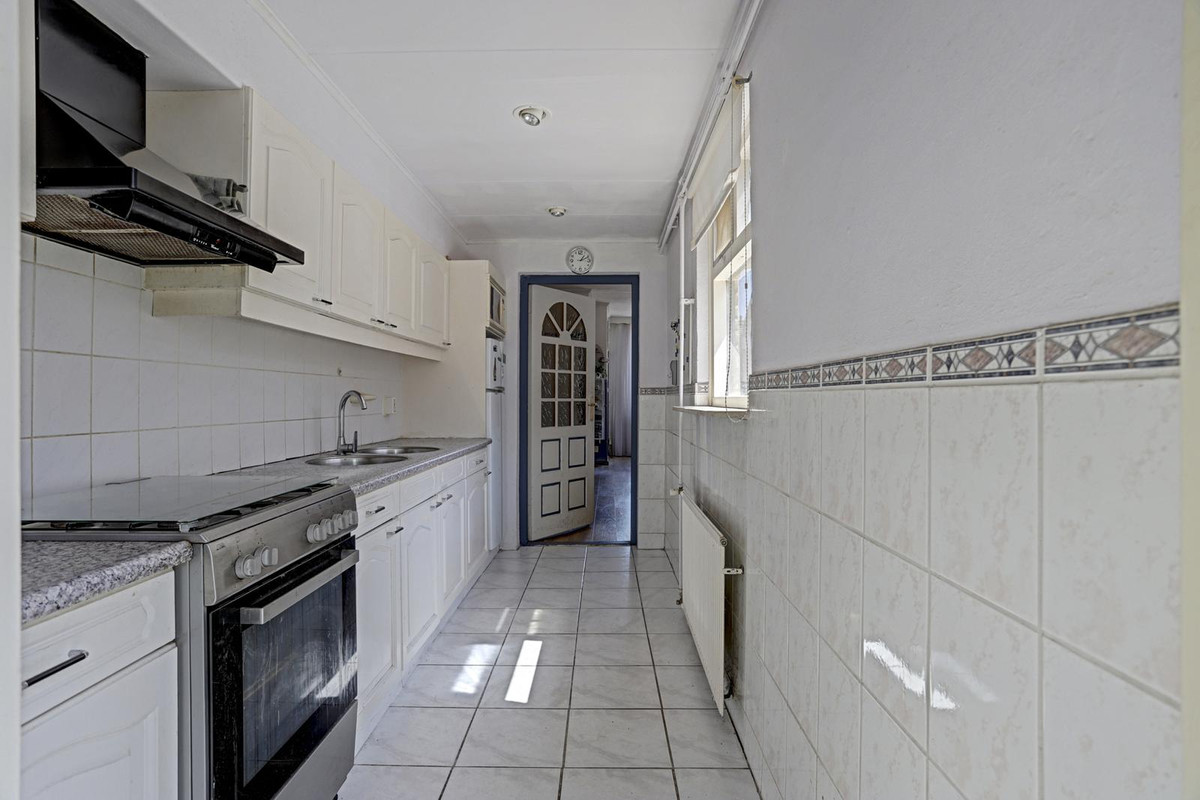 Tussenwoning te koop: Emmastraat 26, De Lier