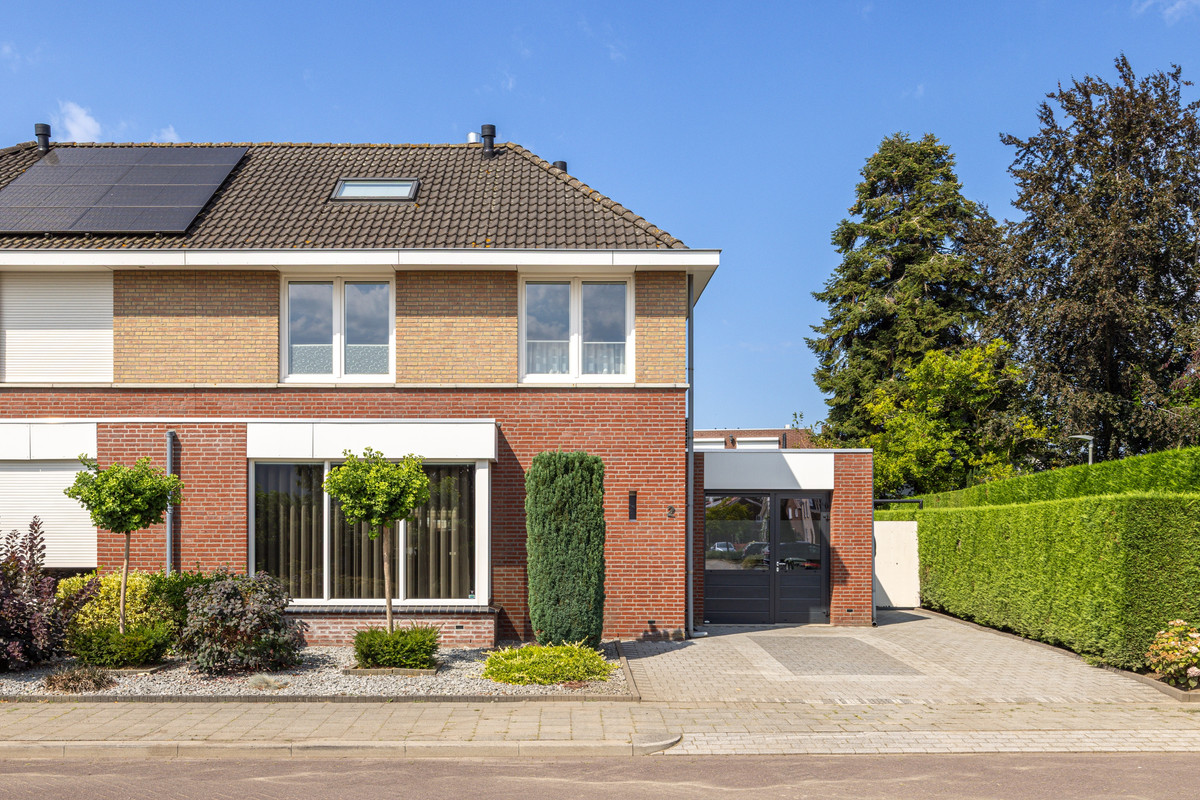 Hoekwoning te koop: Sint Gertrudisstraat 2, Maasbracht
