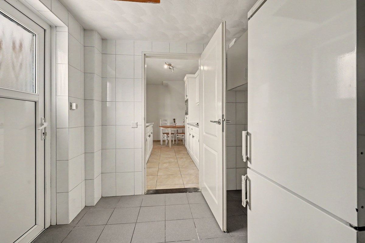 Tussenwoning te koop: Arthur van Schendellaan 6, Bladel