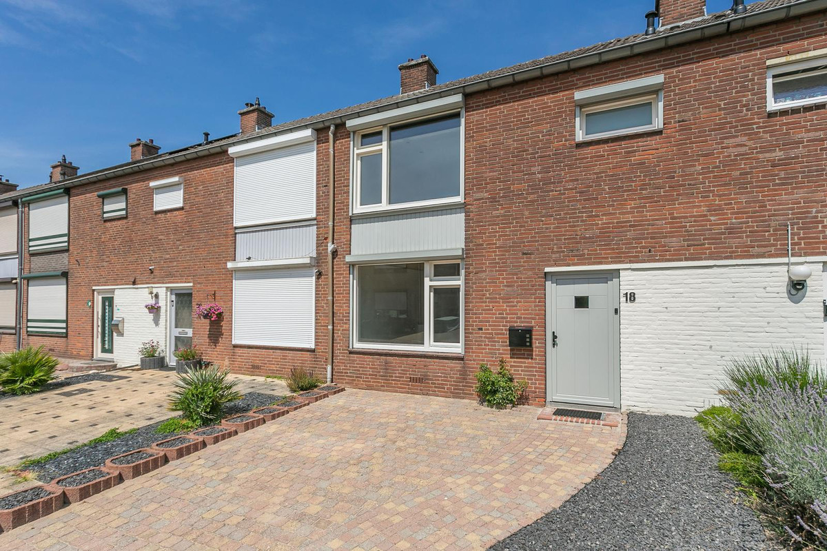 Tussenwoning te koop: Kampstraat 18, Schinveld