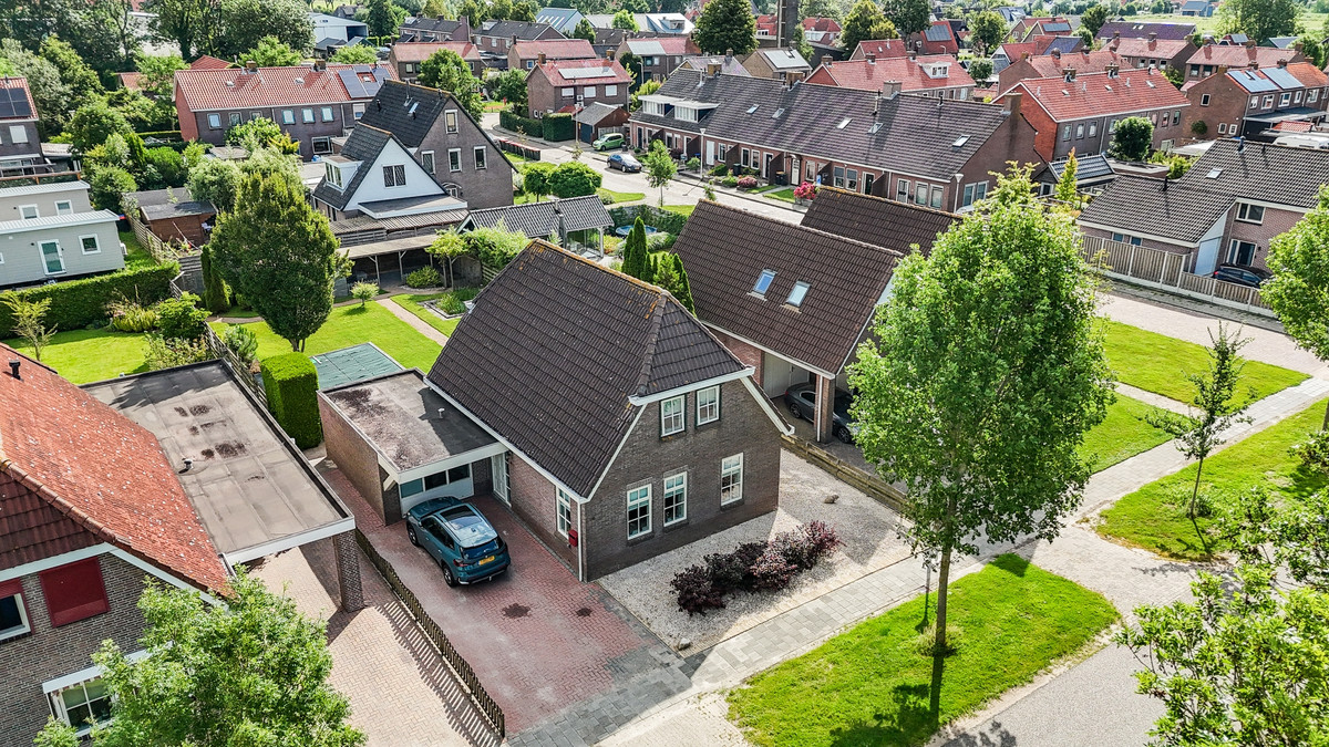 Vrijstaande woning te koop: Burgemeester van der Veenweg 18, Ossenzijl