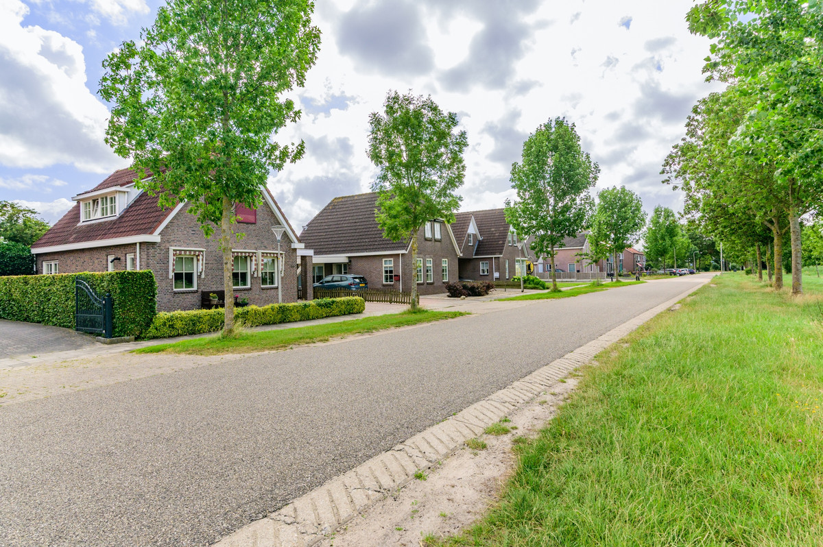 Vrijstaande woning te koop: Burgemeester van der Veenweg 18, Ossenzijl