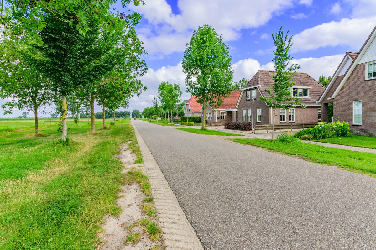 Vrijstaande woning te koop: Burgemeester van der Veenweg 18, Ossenzijl