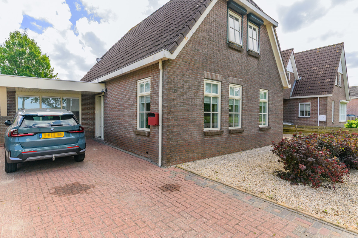 Vrijstaande woning te koop: Burgemeester van der Veenweg 18, Ossenzijl