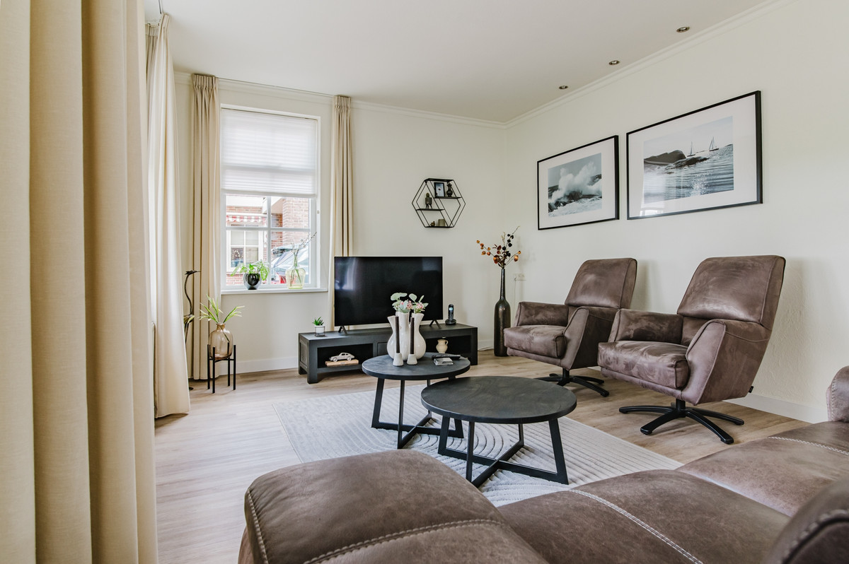Vrijstaande woning te koop: Burgemeester van der Veenweg 18, Ossenzijl