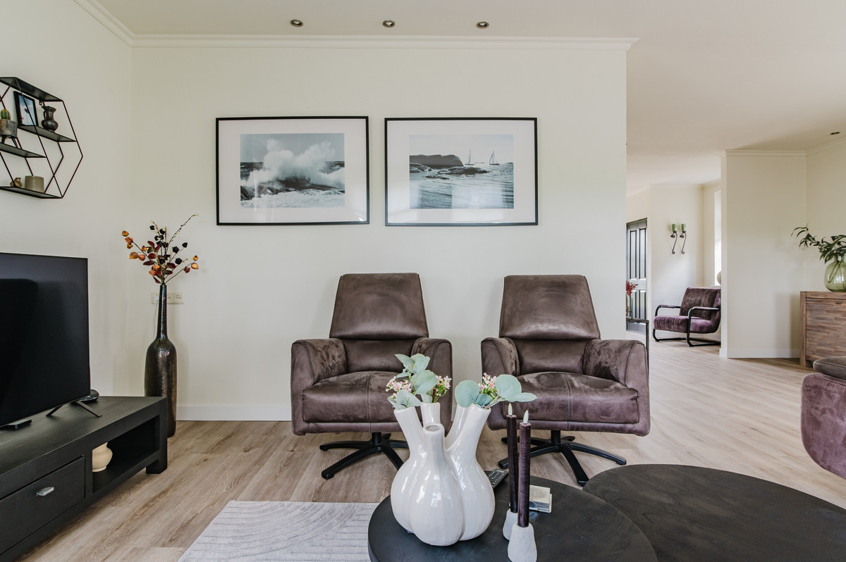 Vrijstaande woning te koop: Burgemeester van der Veenweg 18, Ossenzijl